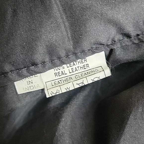 VETO Canada 100% Leather Button Snap Down Vest - Picture 8 of 11